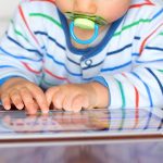 스크린 타임이 어린이 발달에 미치는 영향