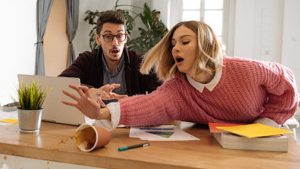 엉덩방아 효과: 허점 있는 사람에게 끌린다