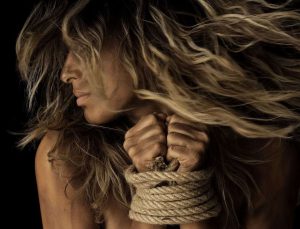 소유욕 뒤에 숨겨진 심리학: 사랑이 통제로 바뀔 때