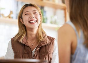 이 8가지 사소한 행동이 말보다 더 많은 것을 드러낸다